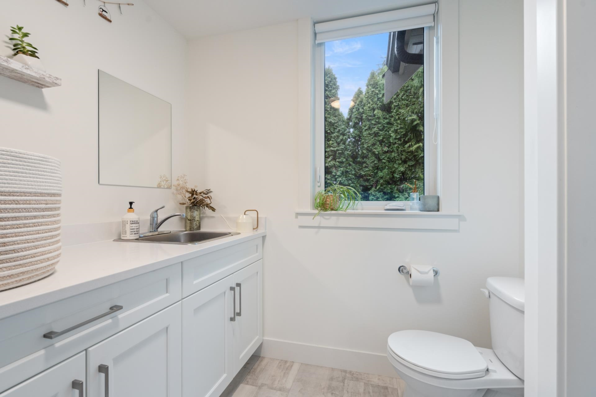 Basement Recreation Room Photo of 6 46339 Hope River Road, Chilliwack, BC