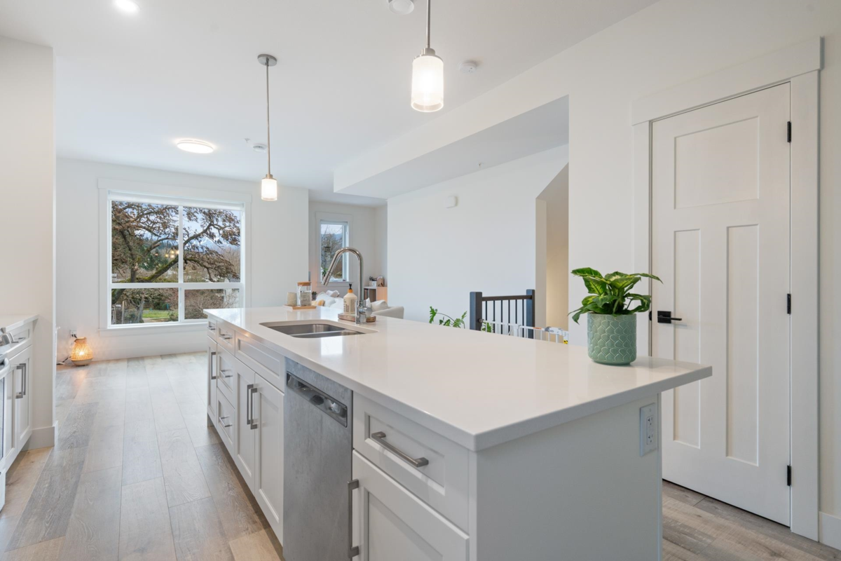 Bedroom 3 Photo of 6 46339 Hope River Road, Chilliwack, BC