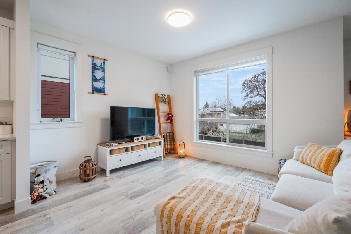 Family Room Photo of 6 46339 Hope River Road, Chilliwack, BC