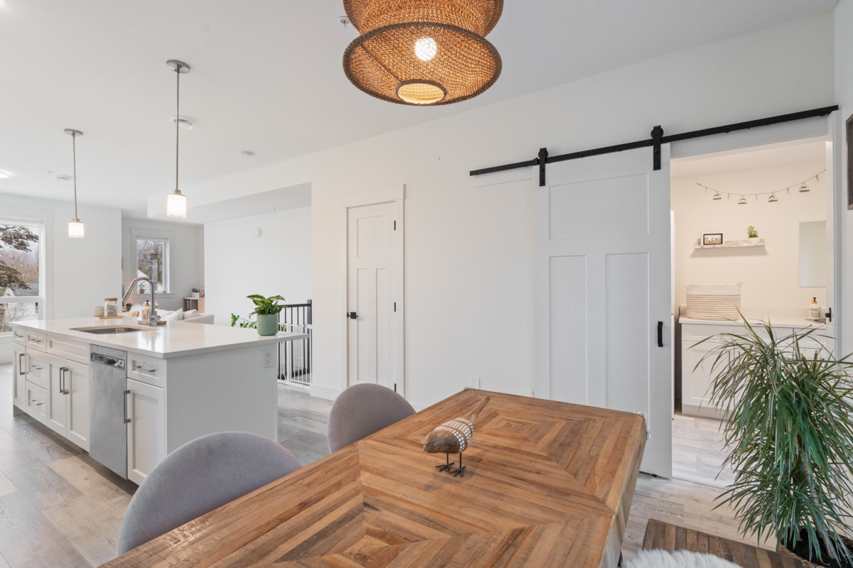 Laundry Room Photo of 6 46339 Hope River Road, Chilliwack, BC