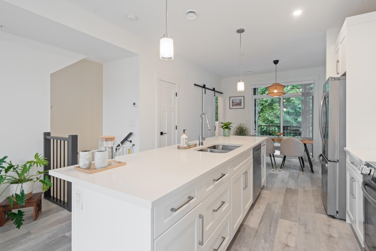 Primary Bathroom Photo of 6 46339 Hope River Road, Chilliwack, BC