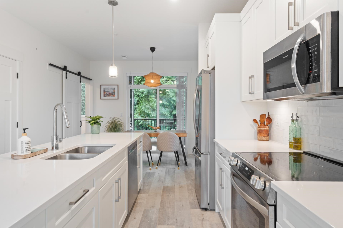 Walk-In Closet Photo of 6 46339 Hope River Road, Chilliwack, BC