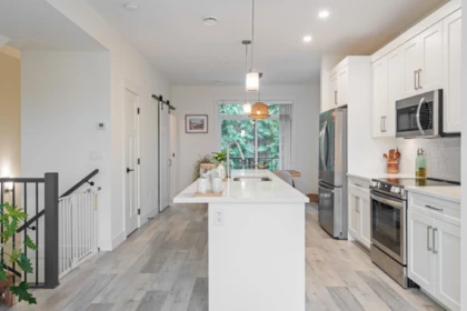 Breakfast Nook Photo of 6 46339 Hope River Road, Chilliwack, BC