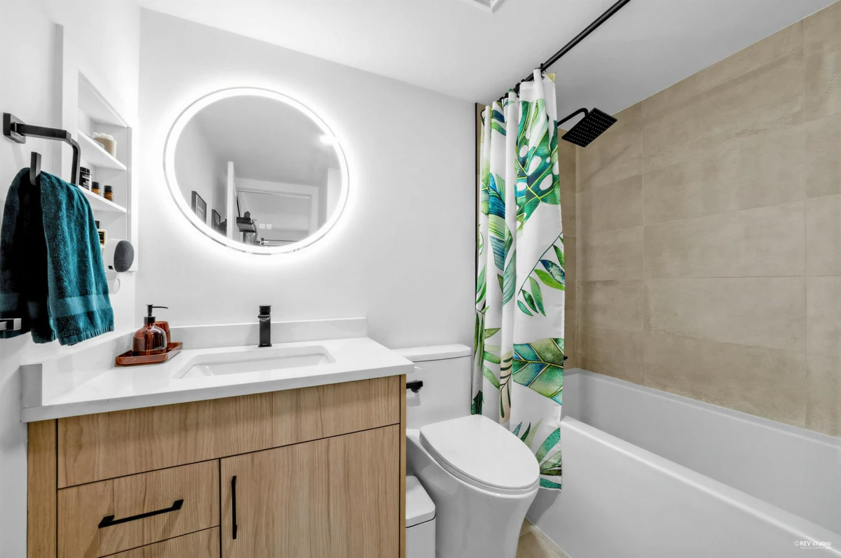 Breakfast Nook Photo of 107 189 E 16th Avenue, Vancouver, BC