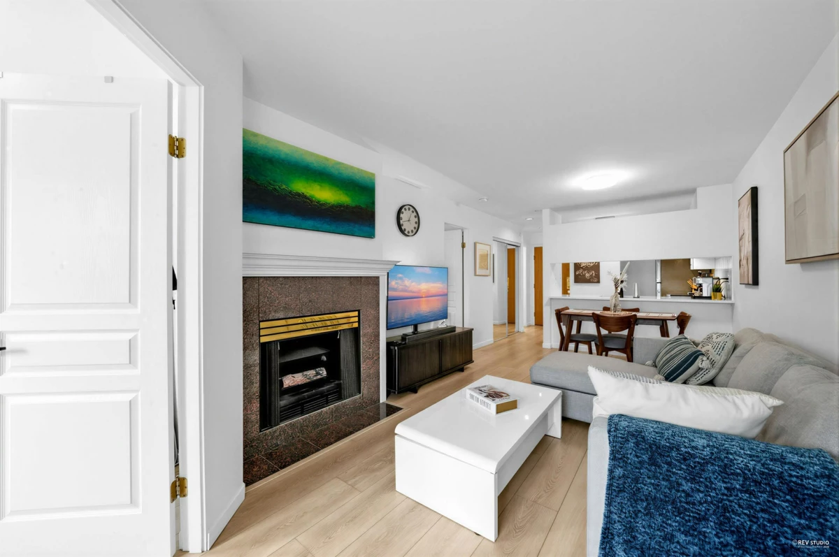 Entry Foyer Photo of 107 189 E 16th Avenue, Vancouver, BC