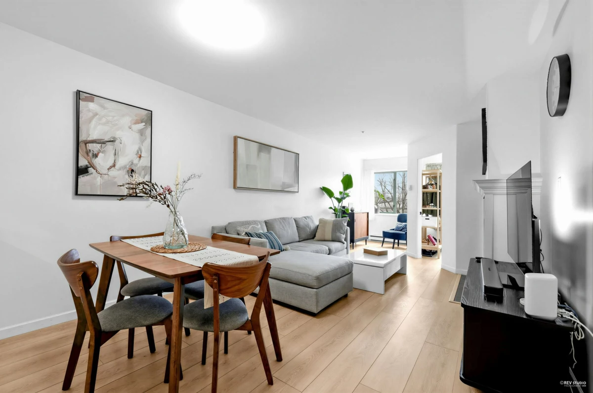 Guest Bathroom Photo of 107 189 E 16th Avenue, Vancouver, BC