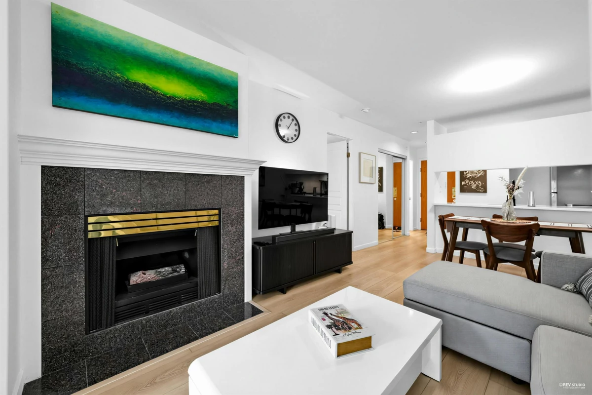 Hallway Photo of 107 189 E 16th Avenue, Vancouver, BC