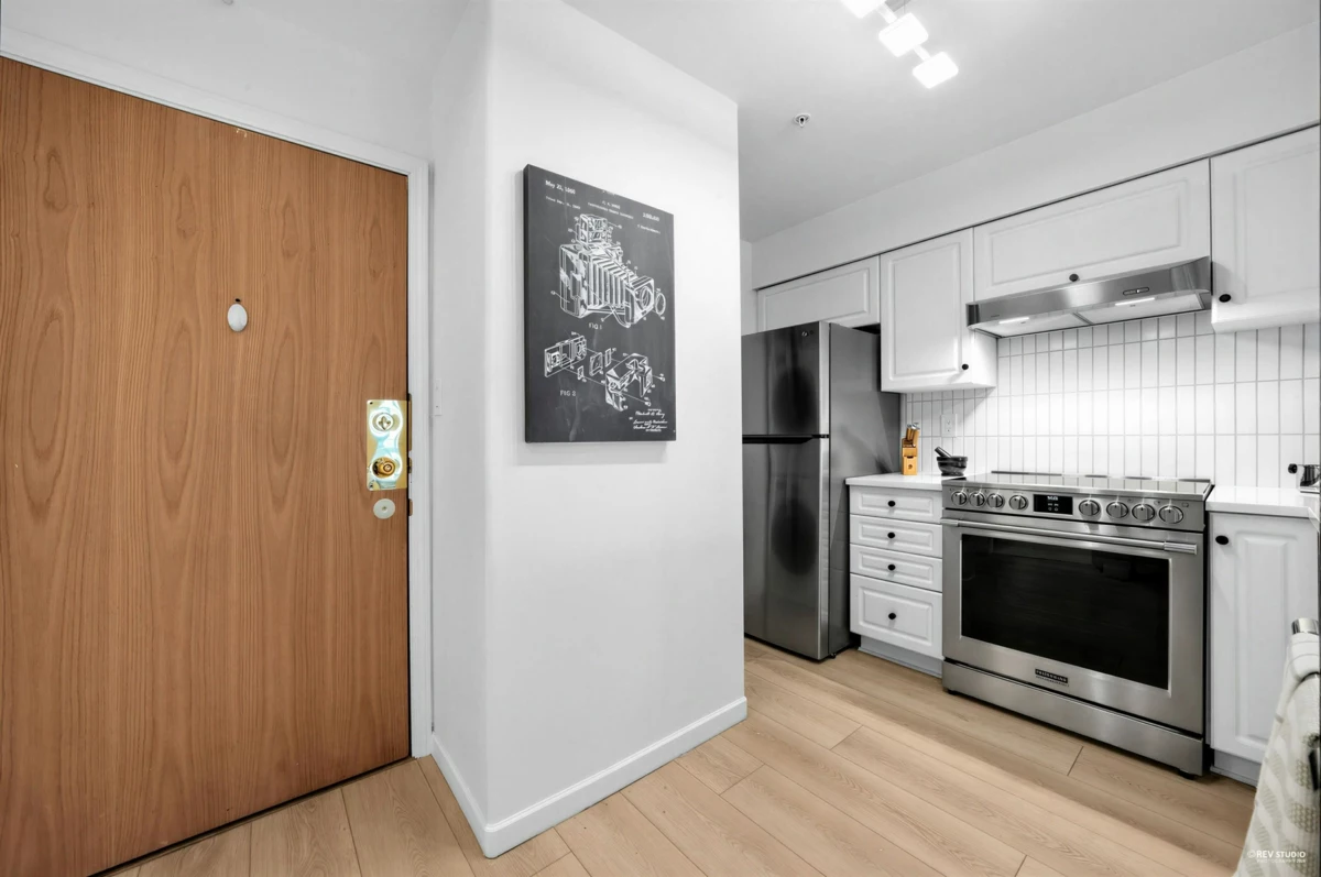 Kitchen Island Photo of 107 189 E 16th Avenue, Vancouver, BC