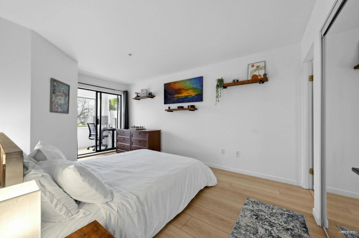 Primary Bathroom Photo of 107 189 E 16th Avenue, Vancouver, BC