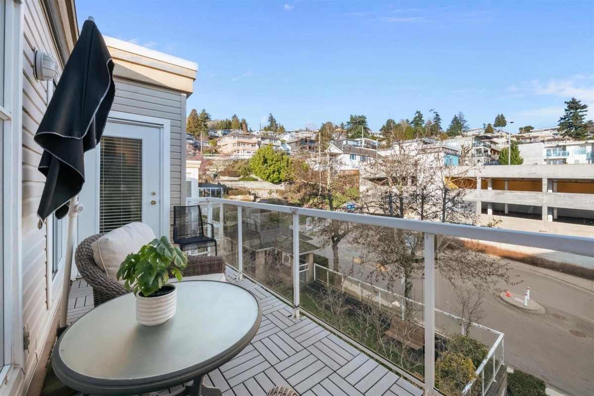 Basement Recreation Room Photo of 303 1153 Vidal Street, White Rock, BC