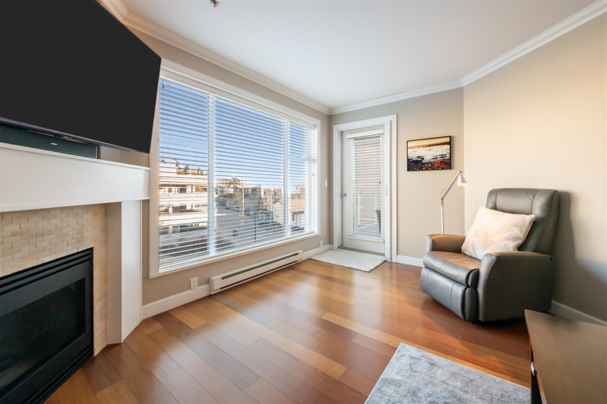 Family Room Photo of 303 1153 Vidal Street, White Rock, BC