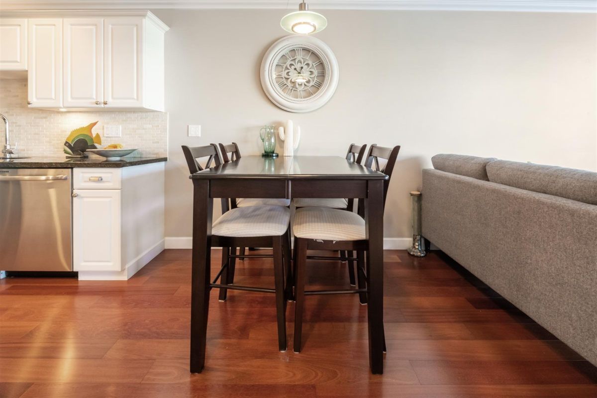 Kitchen Photo of 303 1153 Vidal Street, White Rock, BC