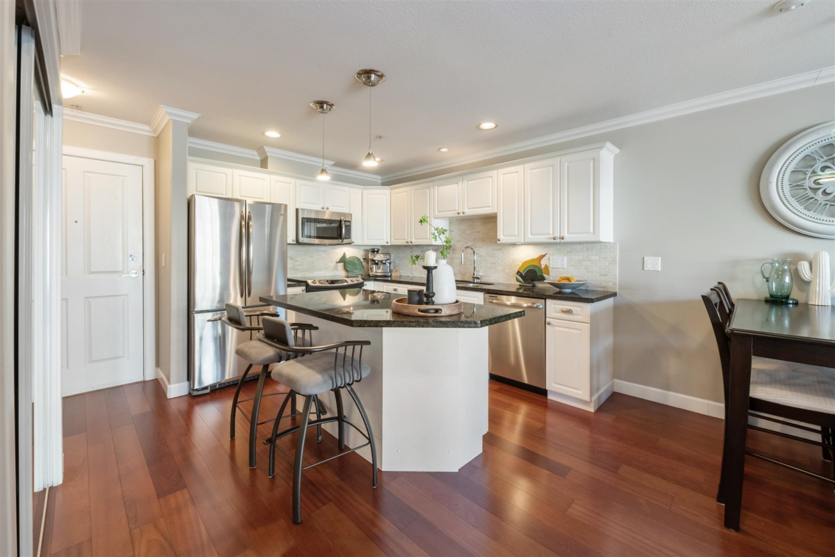 Pantry Photo of 303 1153 Vidal Street, White Rock, BC