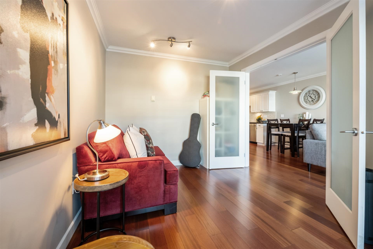 Powder Room Photo of 303 1153 Vidal Street, White Rock, BC