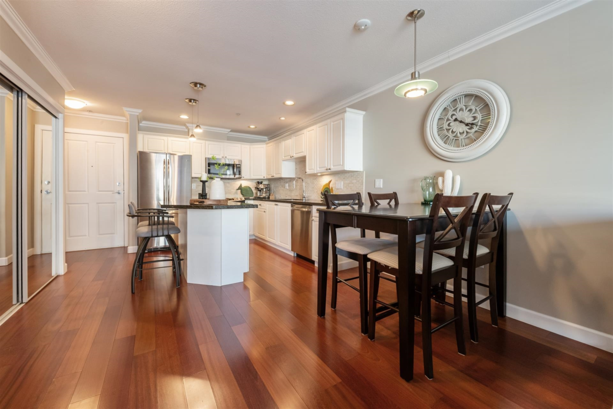 Primary Bathroom Photo of 303 1153 Vidal Street, White Rock, BC