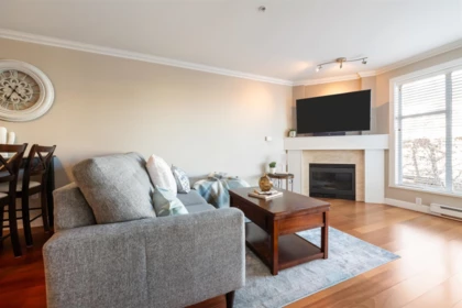 303 1153 Vidal Street, White Rock, BC