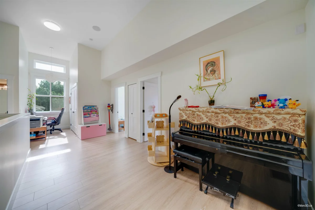 Office / Den Photo of 8 1454 162b Street, Surrey, BC