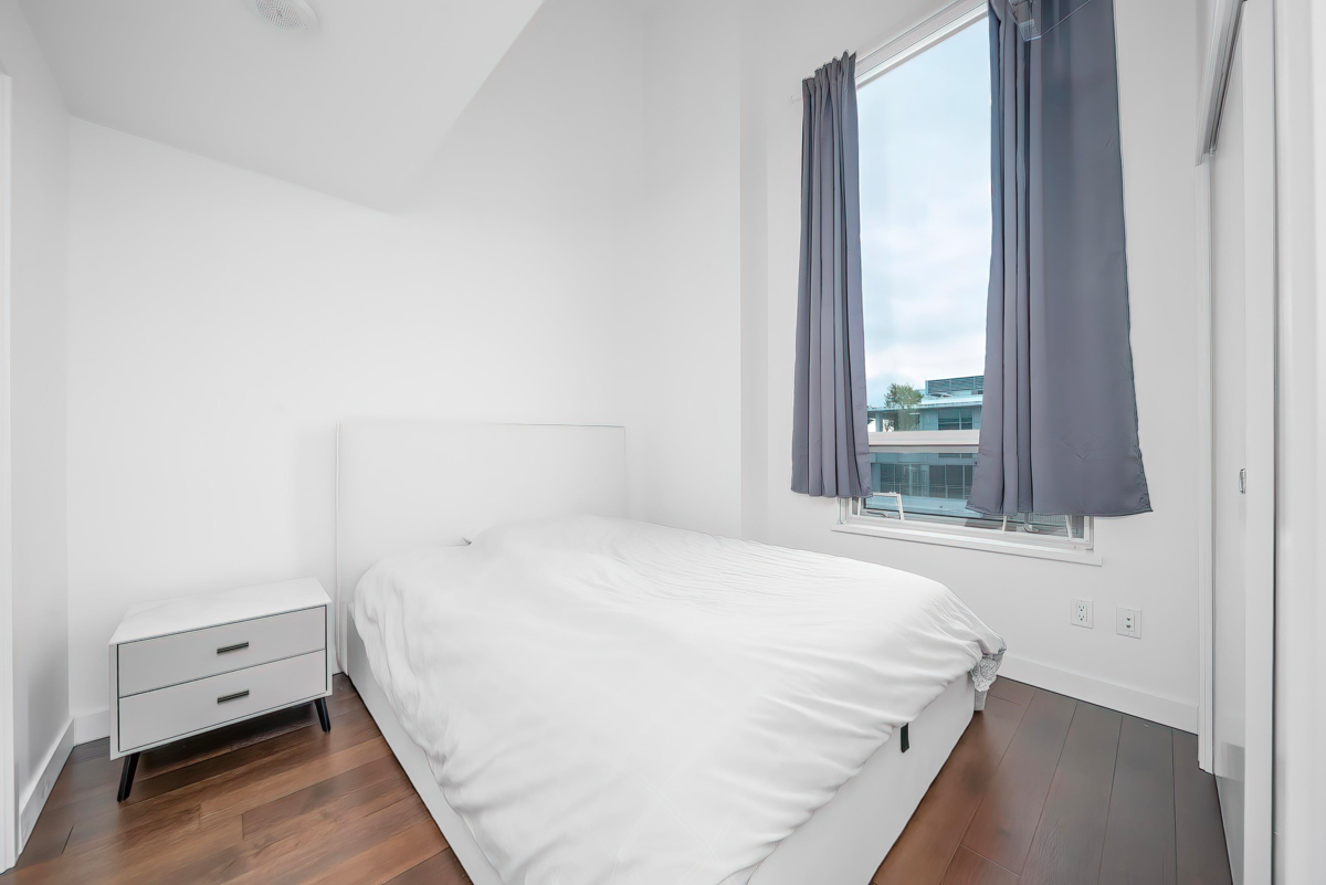 Primary Bathroom Photo of 1903 8833 Hazelbridge Way, Richmond, BC