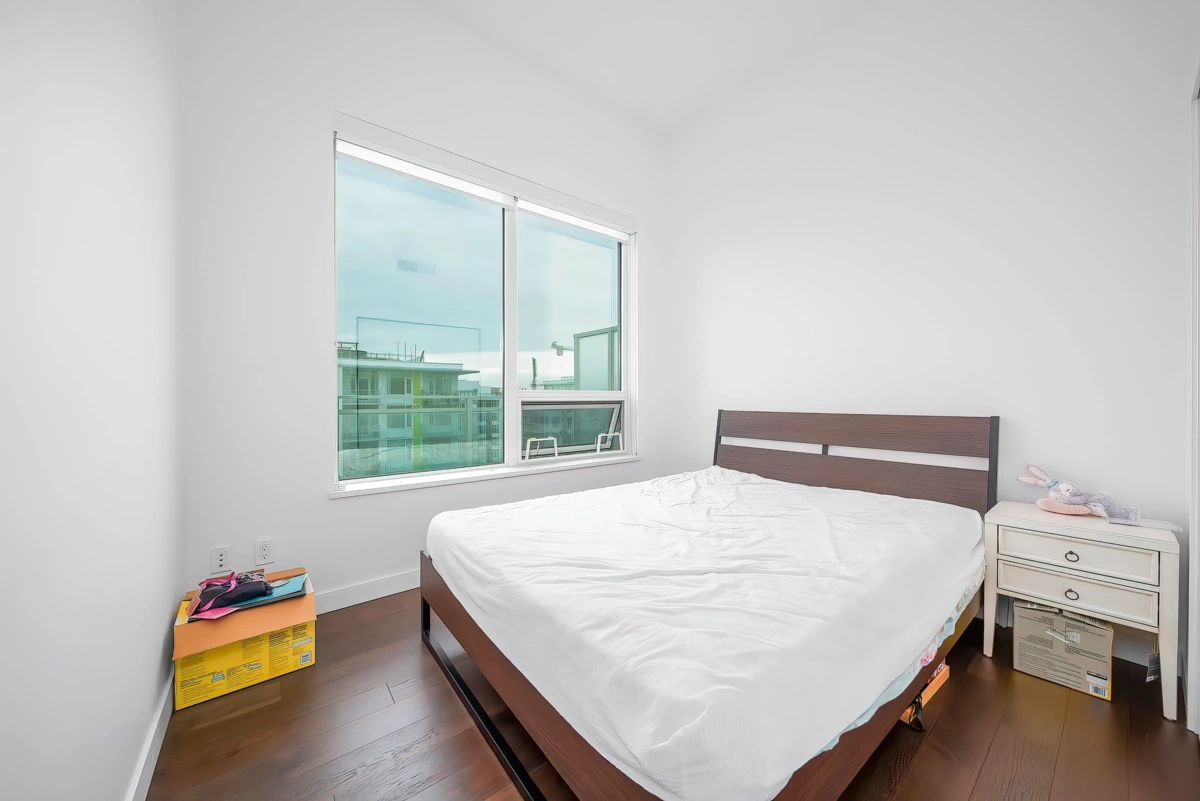 Walk-In Closet Photo of 1903 8833 Hazelbridge Way, Richmond, BC