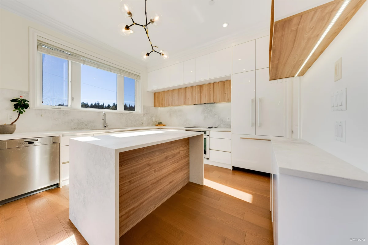 Kitchen Island Photo of 4042 W 20th Avenue, Vancouver, BC