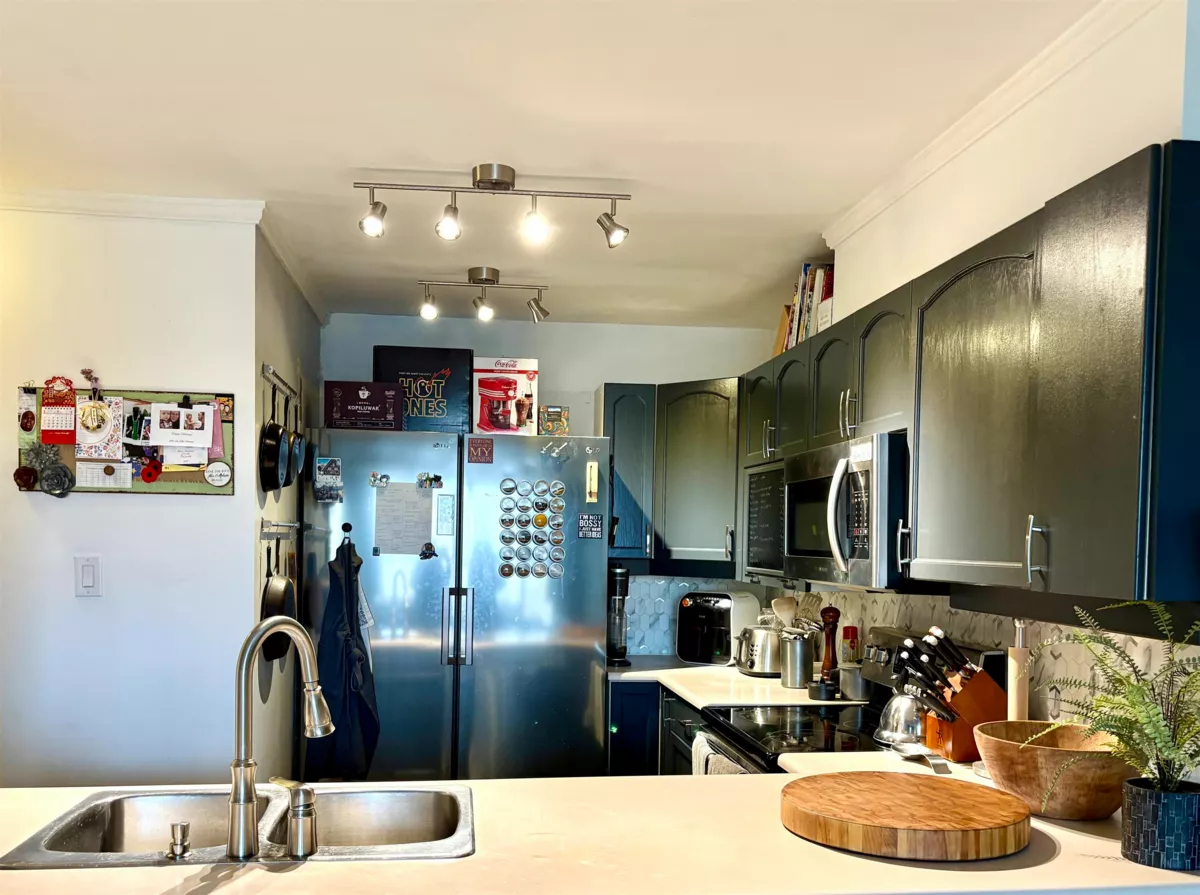 Dining Area Photo of 305 1250 Quayside Drive, New Westminster, BC