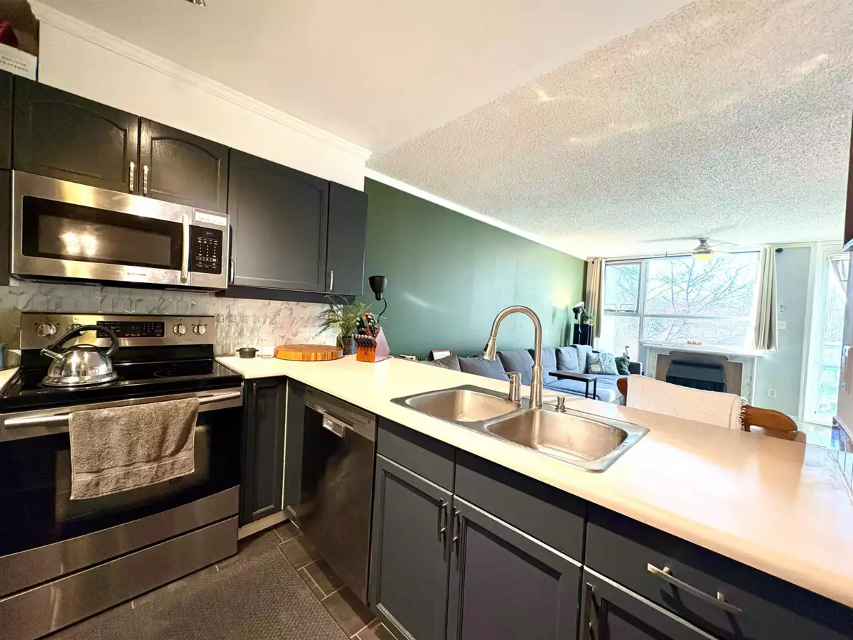Kitchen Photo of 305 1250 Quayside Drive, New Westminster, BC