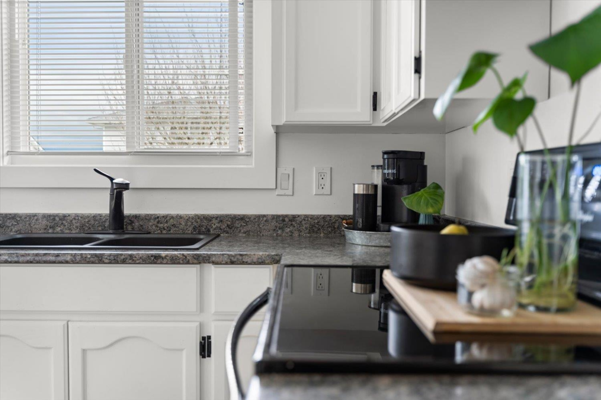 Breakfast Nook Photo of 44983 Cumberland Avenue, Chilliwack, BC