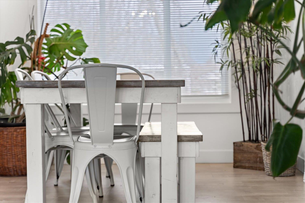 Kitchen Island Photo of 44983 Cumberland Avenue, Chilliwack, BC