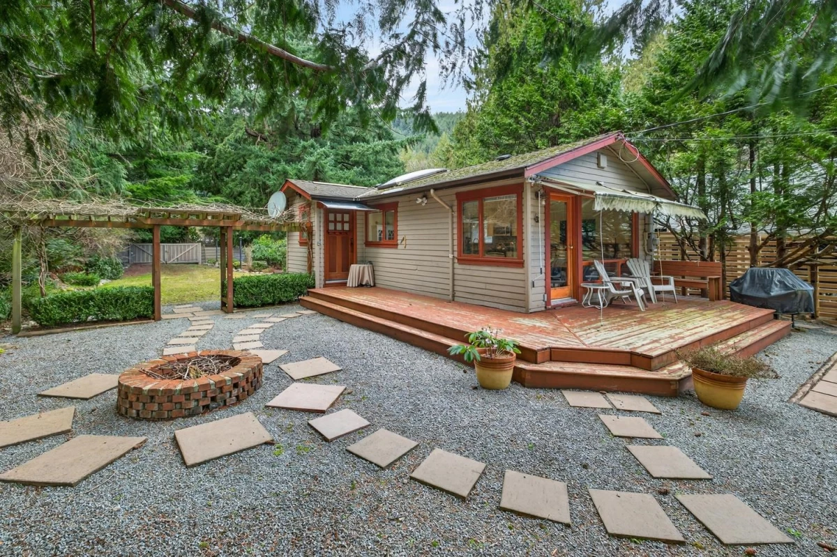 Exterior Front Photo of 1309 Oceanview Road, Bowen Island, BC