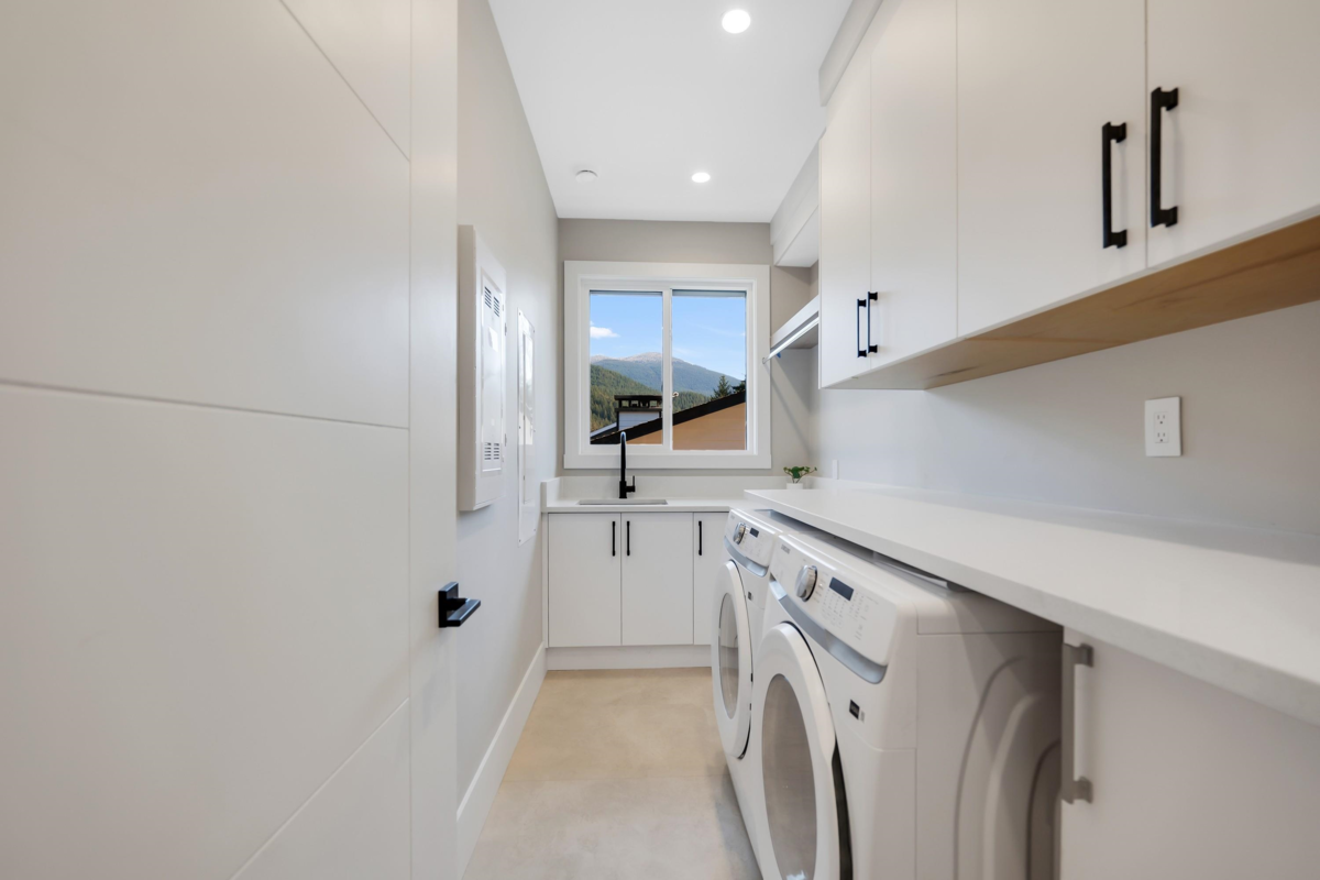 Walk-In Closet Photo of 1352 Judd Road, Squamish, BC