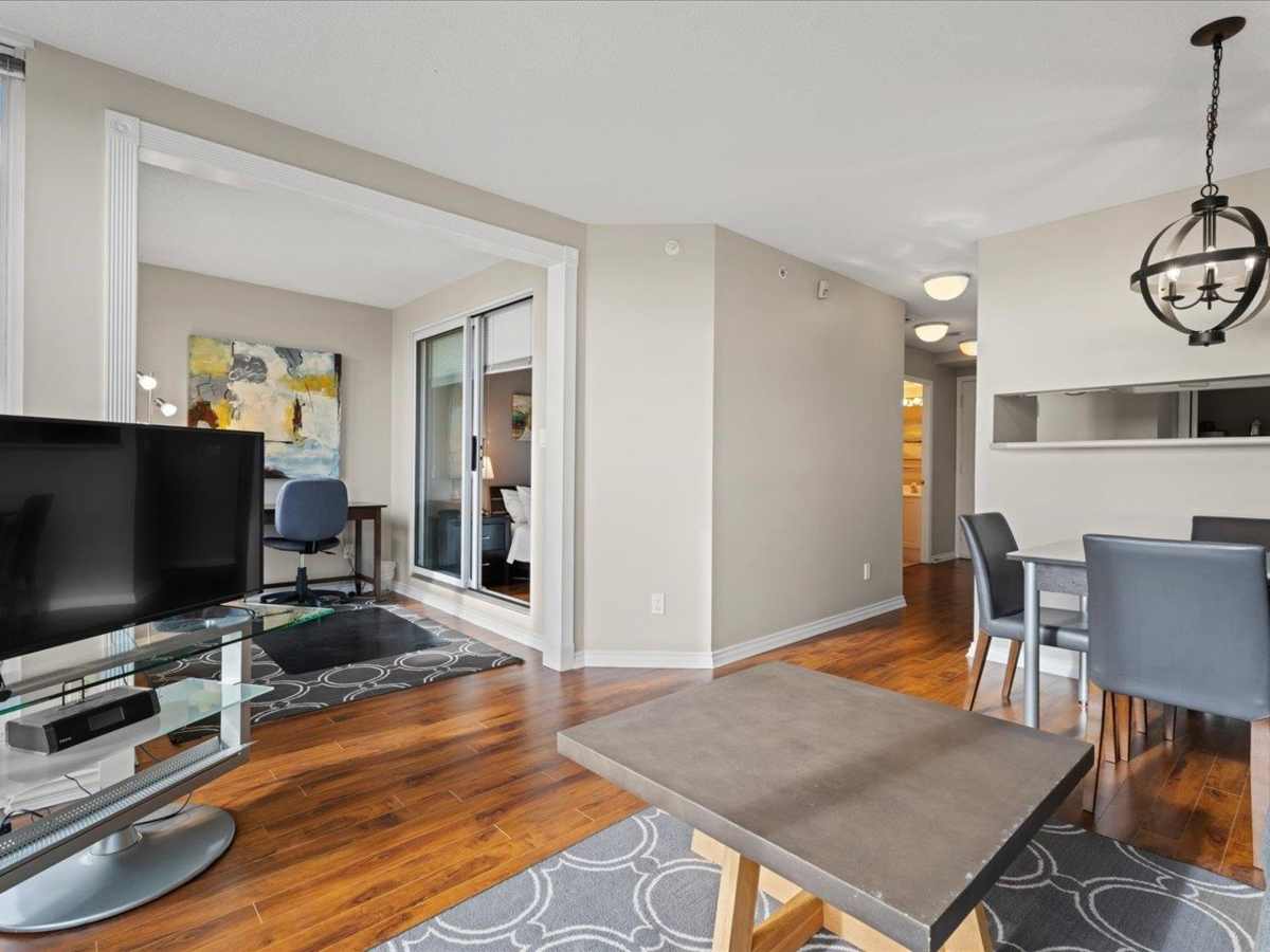 Dining Area Photo of 1607 1188 Richards Street, Vancouver, BC