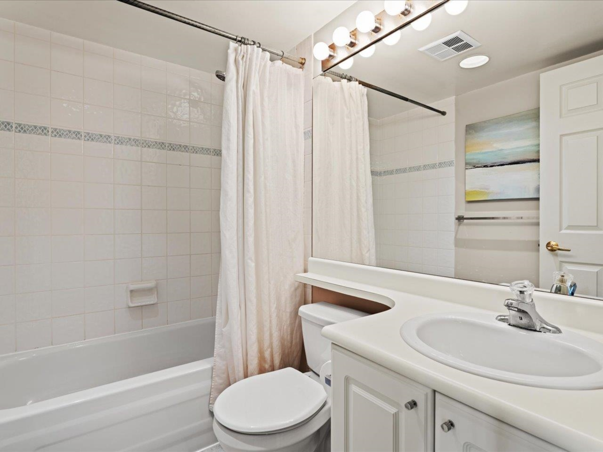 Guest Bathroom Photo of 1607 1188 Richards Street, Vancouver, BC