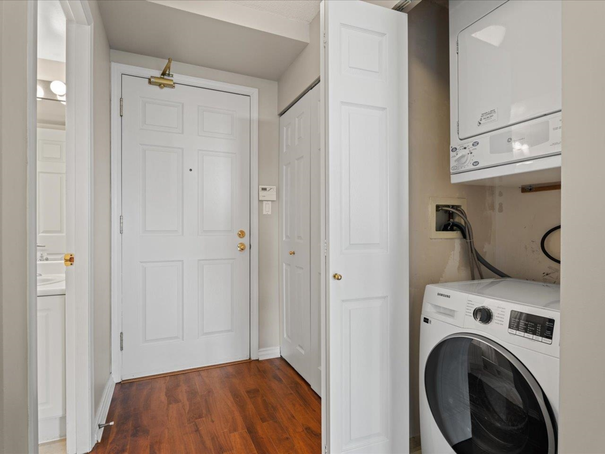 Powder Room Photo of 1607 1188 Richards Street, Vancouver, BC