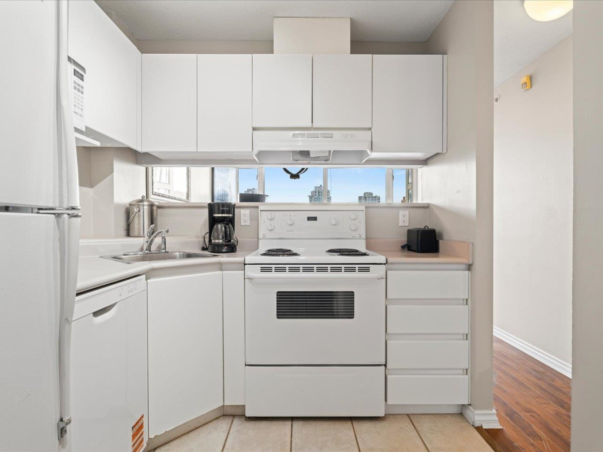 Walk-In Closet Photo of 1607 1188 Richards Street, Vancouver, BC