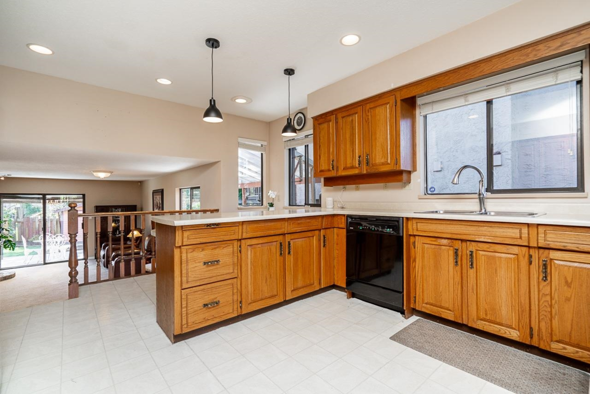 Breakfast Nook Photo of 21238 Cutler Place, Maple Ridge, BC