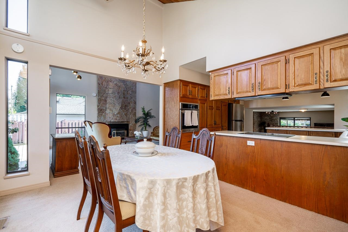 Kitchen Island Photo of 21238 Cutler Place, Maple Ridge, BC