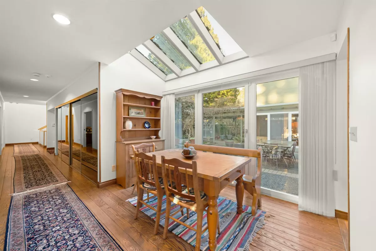 Breakfast Nook Photo of 535 English Bluff Road, Delta, BC