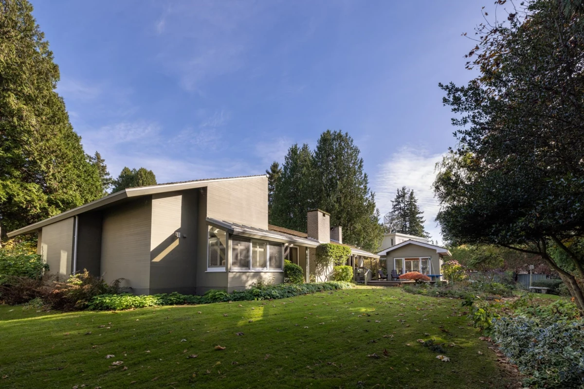 Garage Interior Photo of 535 English Bluff Road, Delta, BC