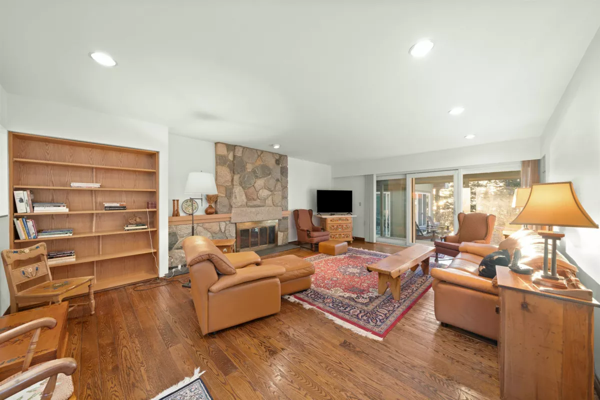 Kitchen Island Photo of 535 English Bluff Road, Delta, BC