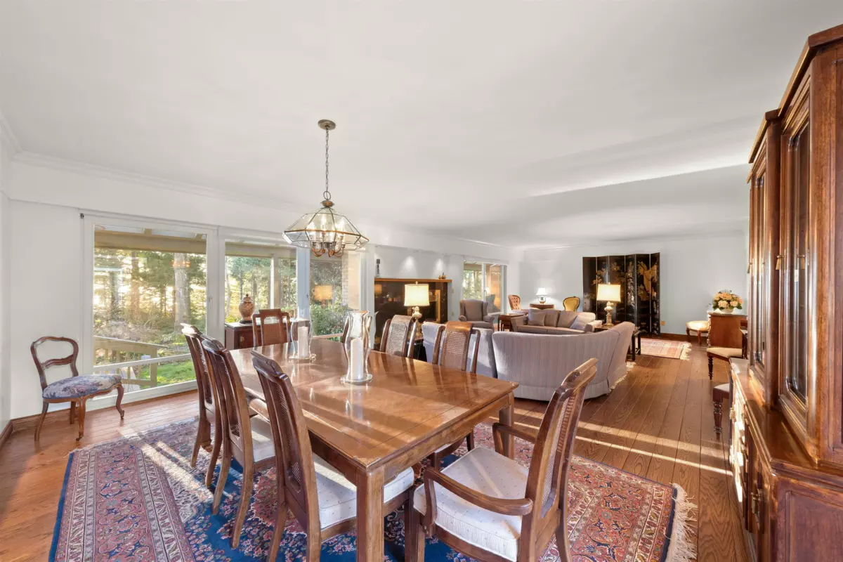 Walk-In Closet Photo of 535 English Bluff Road, Delta, BC