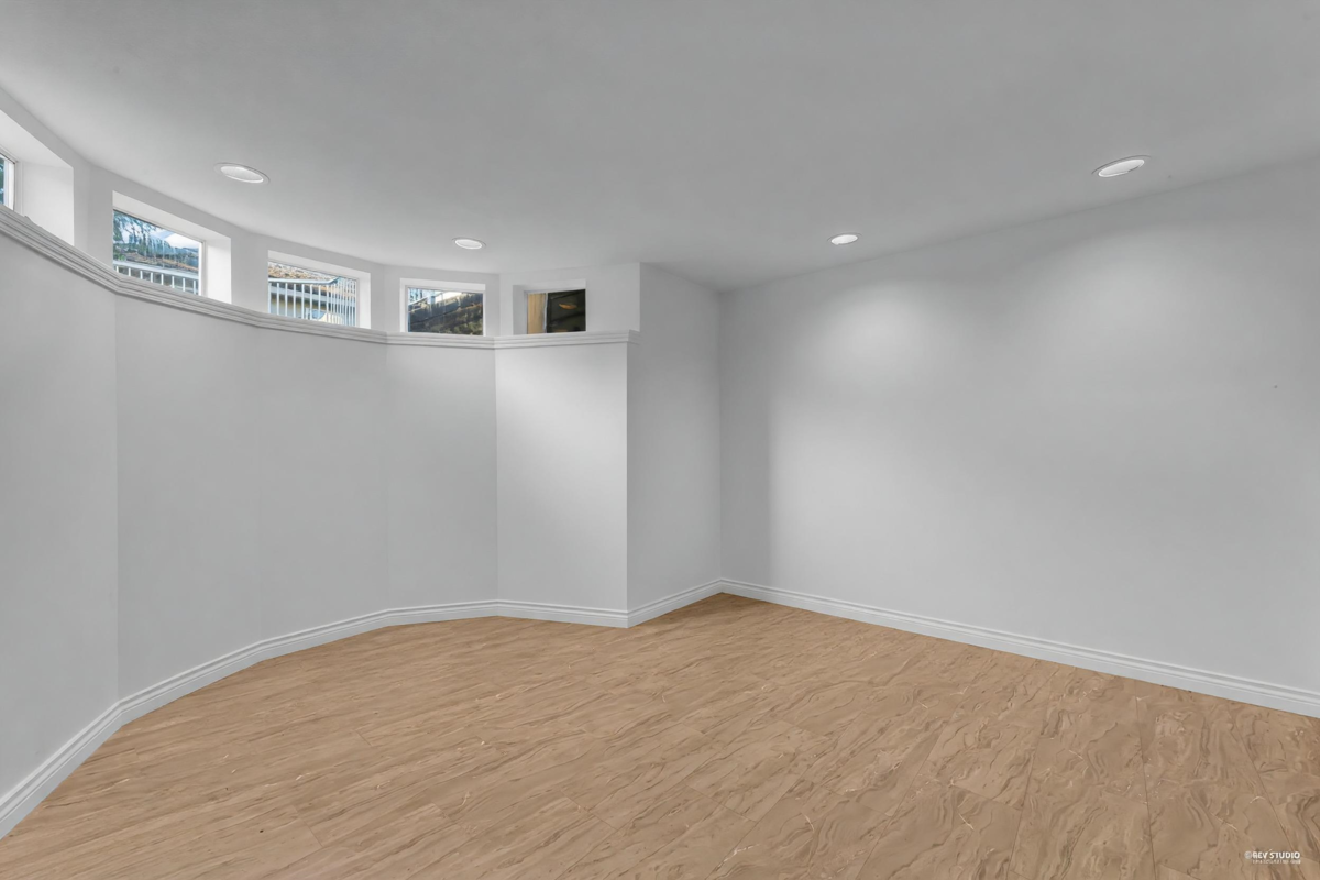 Backyard Photo of 6835 Heather Street, Vancouver, BC