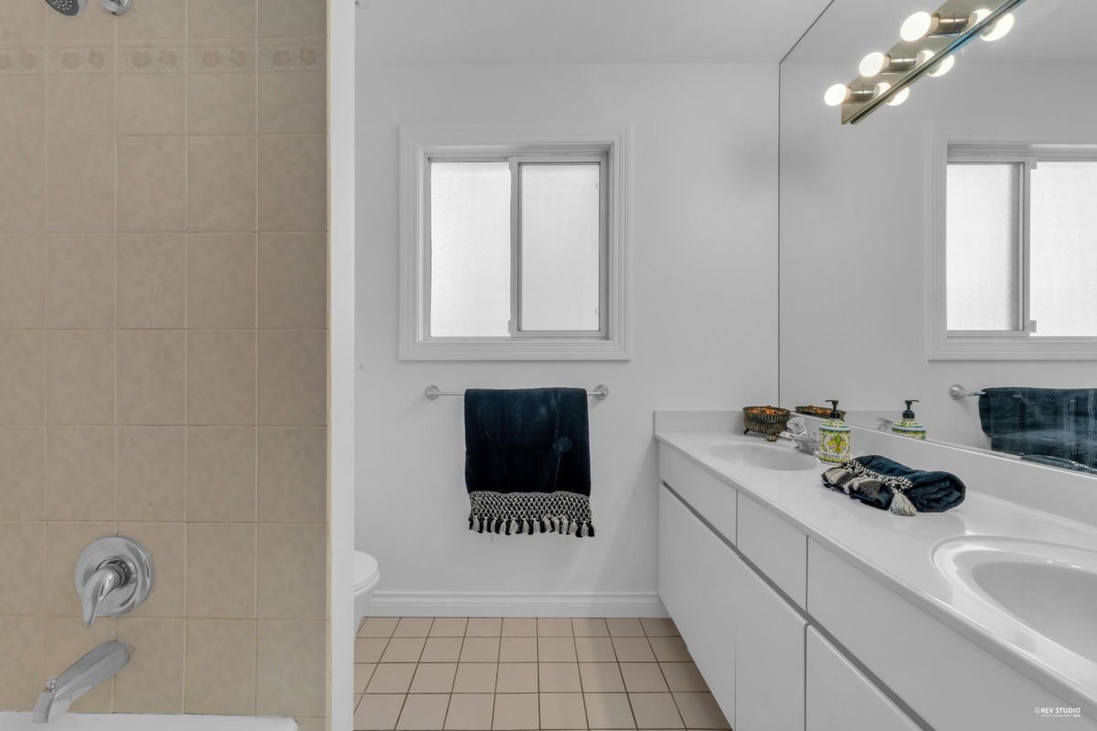 Entry Foyer Photo of 6835 Heather Street, Vancouver, BC