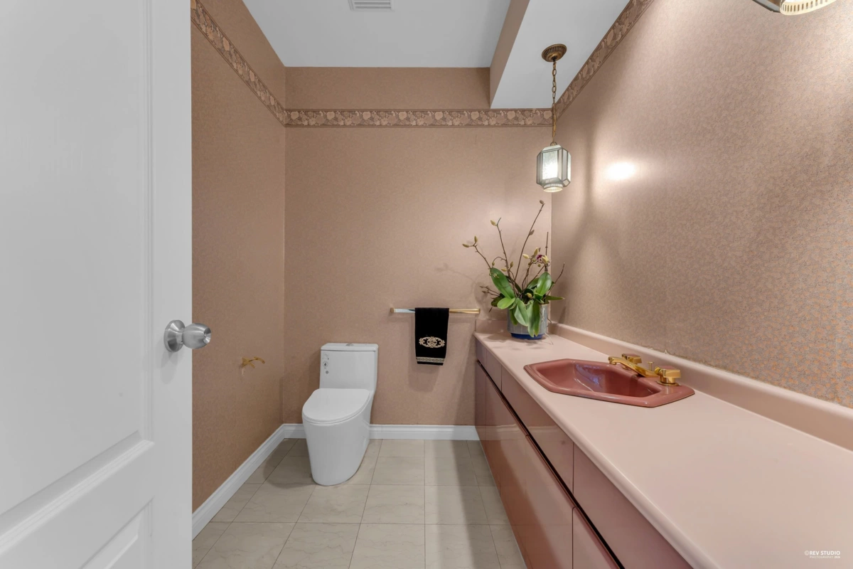 Powder Room Photo of 6835 Heather Street, Vancouver, BC