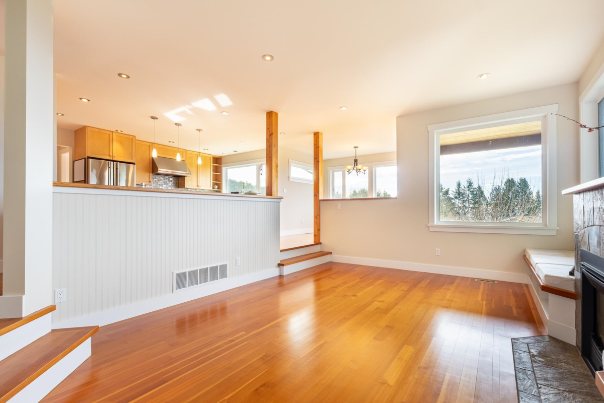Basement Recreation Room Photo of 5012 Geer Road, Sechelt, BC
