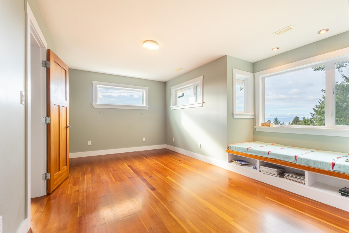 Guest Bathroom Photo of 5012 Geer Road, Sechelt, BC