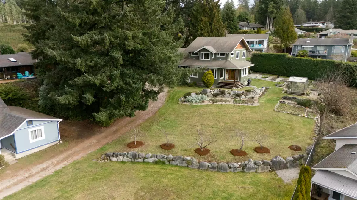 Hallway Photo of 5012 Geer Road, Sechelt, BC