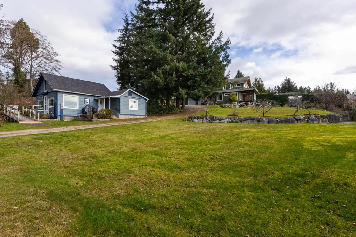 Staircase Photo of 5012 Geer Road, Sechelt, BC
