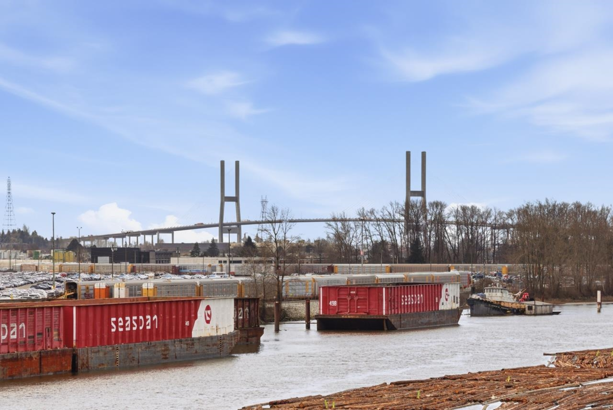 Backyard Photo of 414 220 Salter Street, New Westminster, BC