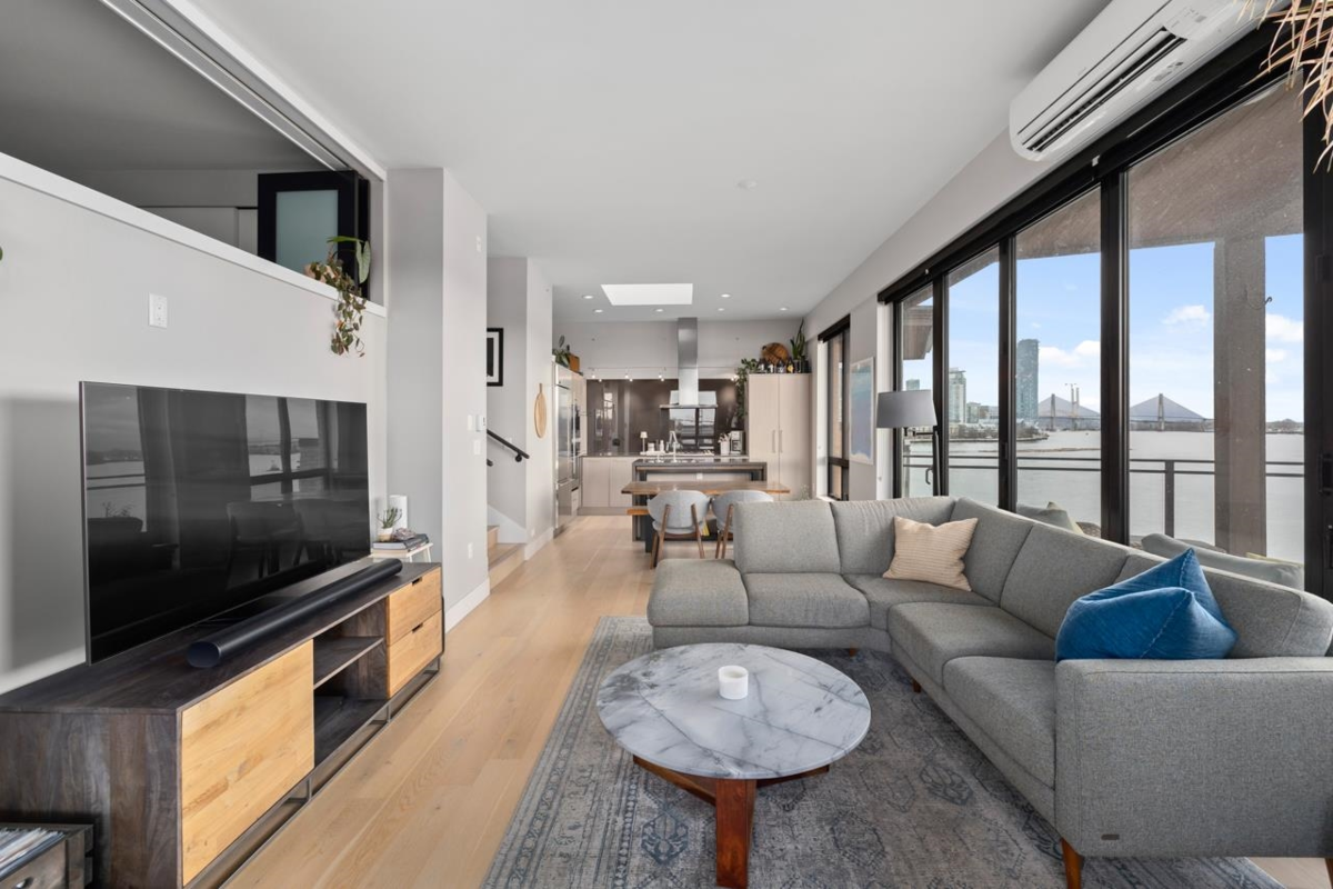 Kitchen Photo of 414 220 Salter Street, New Westminster, BC