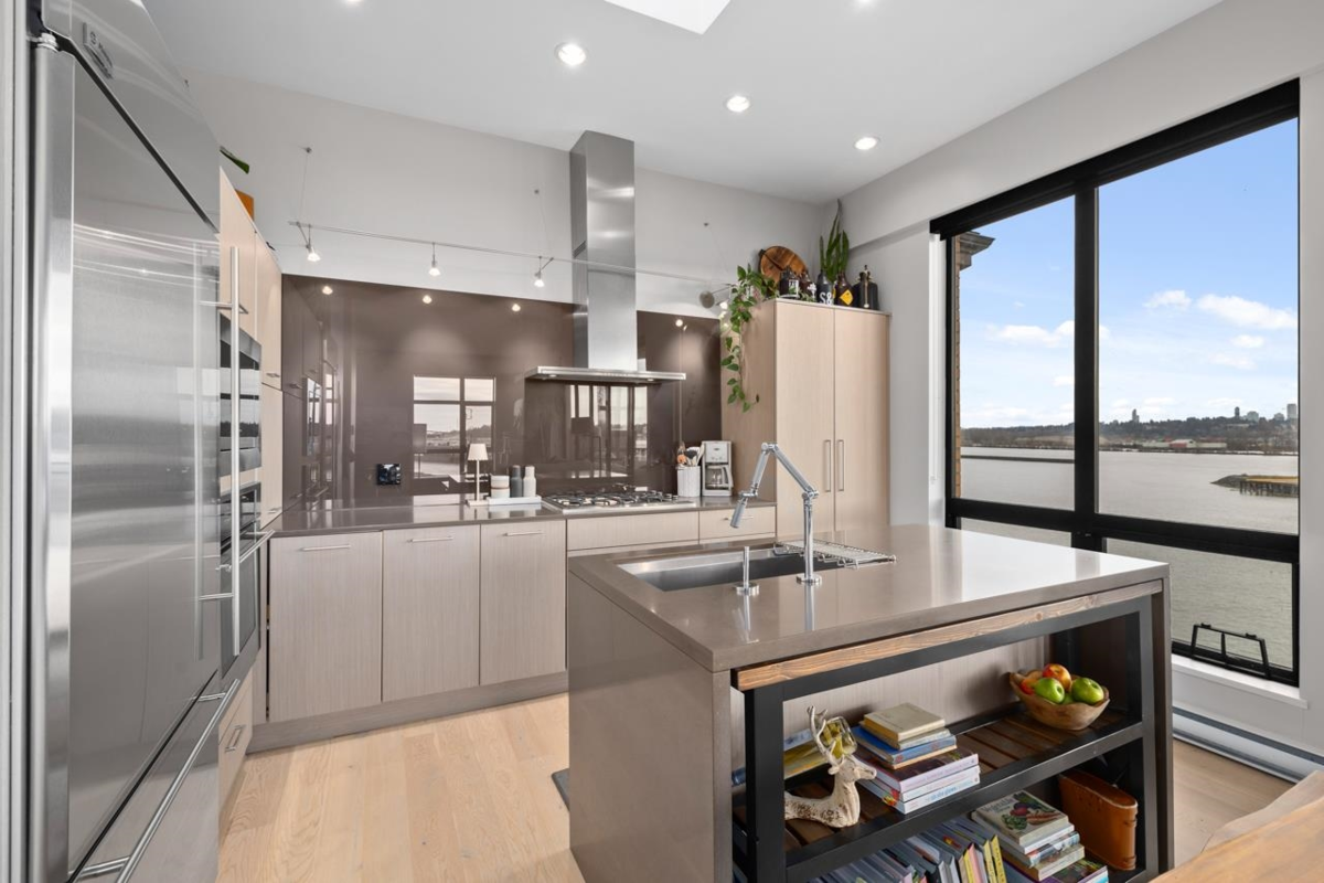 Primary Bathroom Photo of 414 220 Salter Street, New Westminster, BC